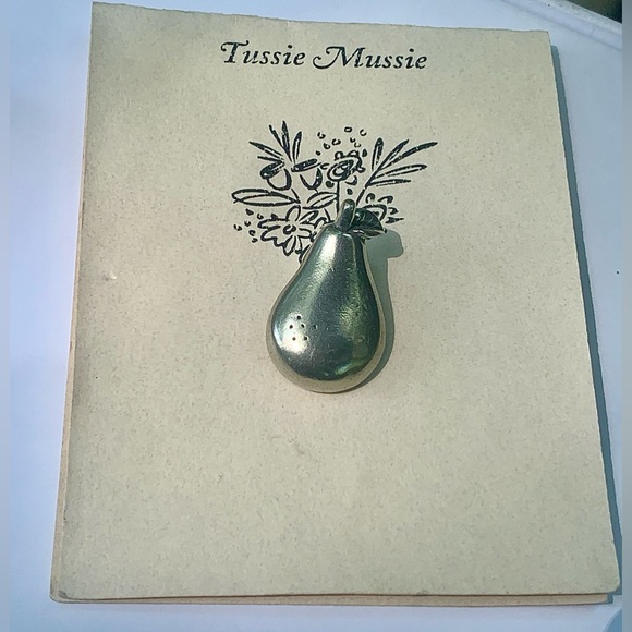 Brand New Old Stock Pear Shaped Lead Free Pewter Tussie Mussie Posy Holder Pin - Picture 14 of 15